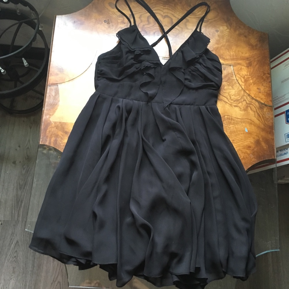 6 FOR $25 Guess little black dress size 9